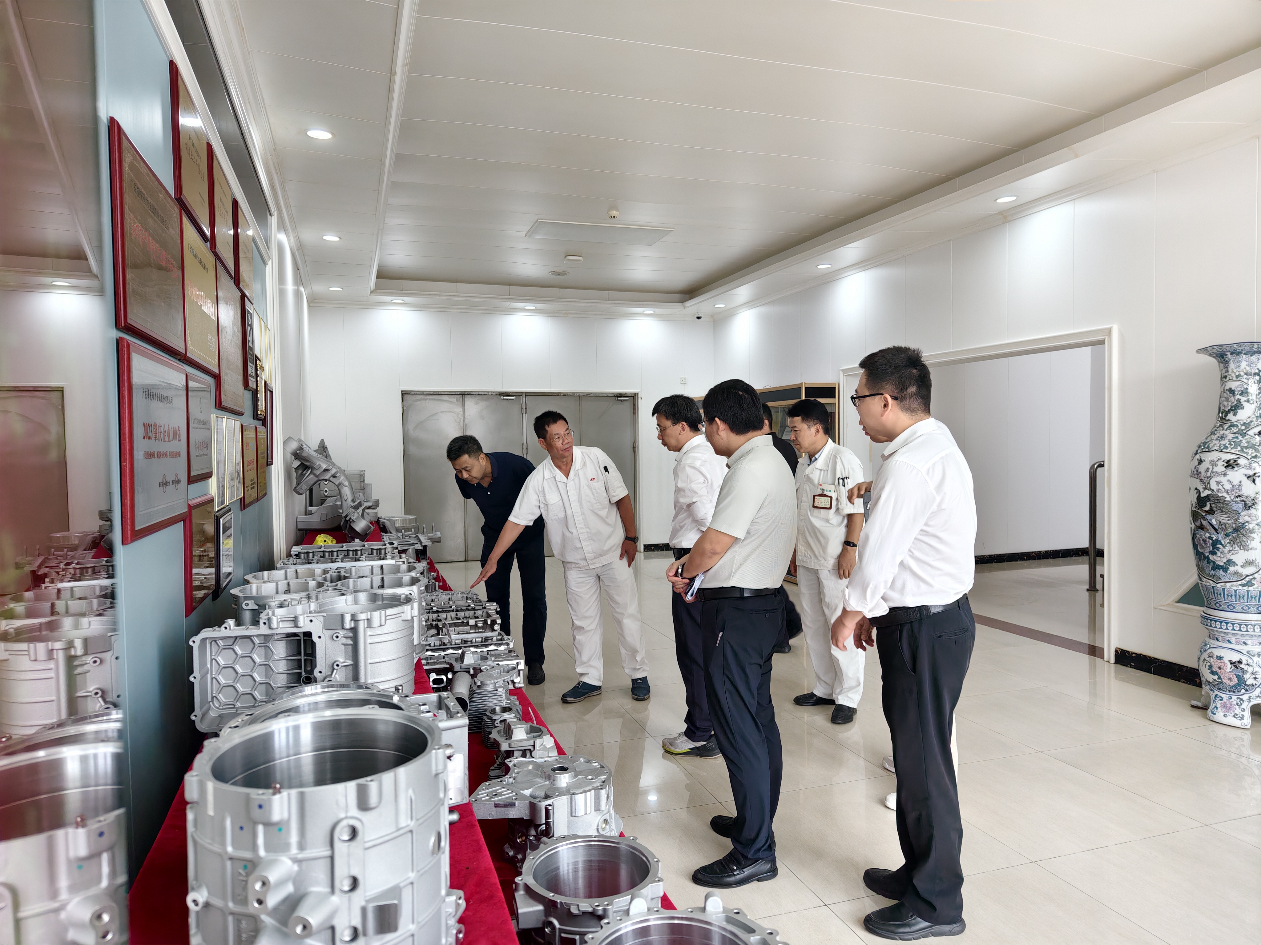 市科技局領導一行蒞臨肇慶動力開展掛點服務重點企業調研